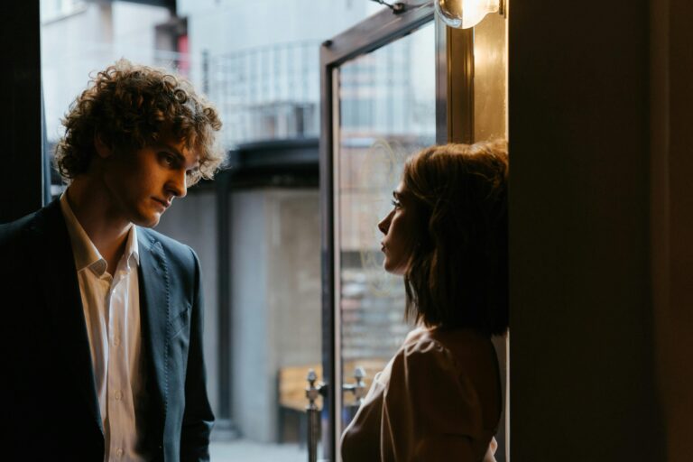 💔 The Quiet Signs He’s Only Pretending To Love You (Even If He Says All The Right Things)
