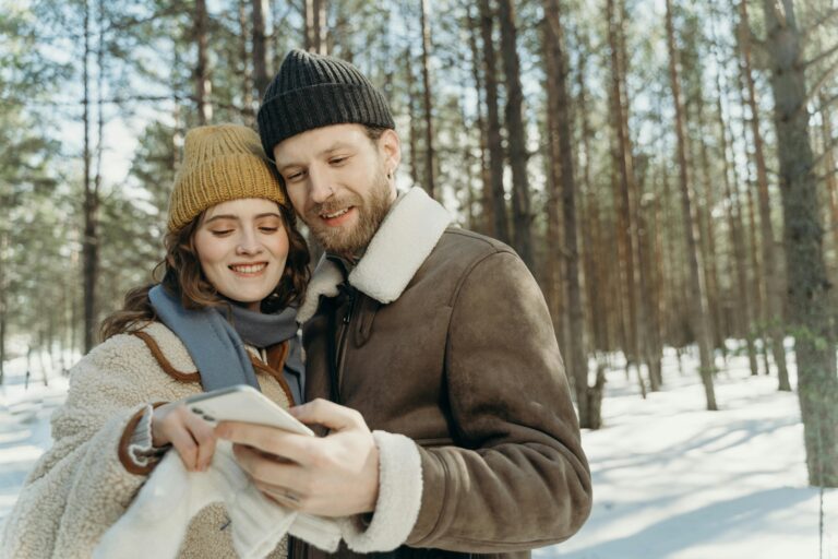 Sweet Words He’ll Think About All Day: Thoughtful Morning Messages for Your Man
