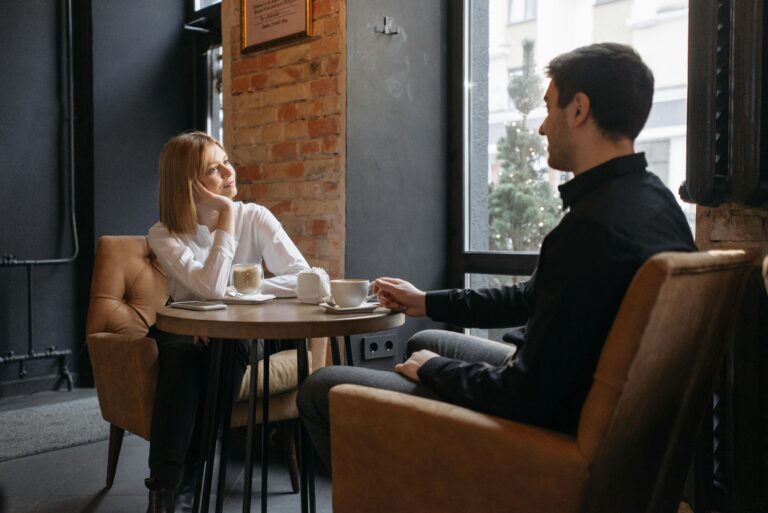 First Date Conversations That Actually Feel Natural (And Fun)