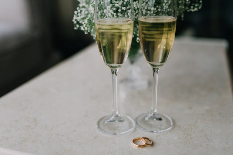 48+ Heartfelt Happy Wedding Anniversary Quotes to Celebrate Love