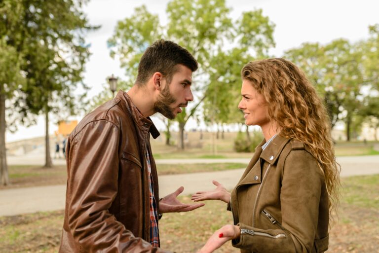 Red Flags in Men Women Shouldn’t Brush Off (Even When It’s Hard To Admit)
