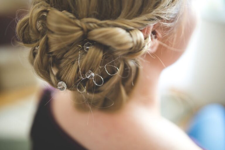 35+ Heartfelt Thank You Notes and Messages for Your Wedding Hairstylist