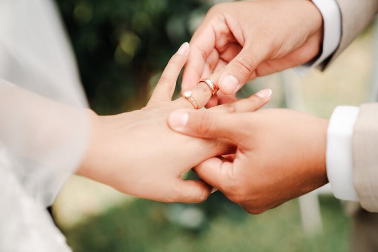 42+ Heartfelt Wedding Card Messages: Top Wedding Wishes and Sayings for the Happy Couple
