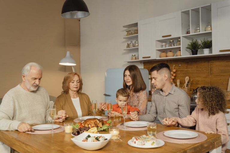 47+ Heartwarming Thanksgiving Bible Verses, Prayers & Blessings for a Grateful Celebration